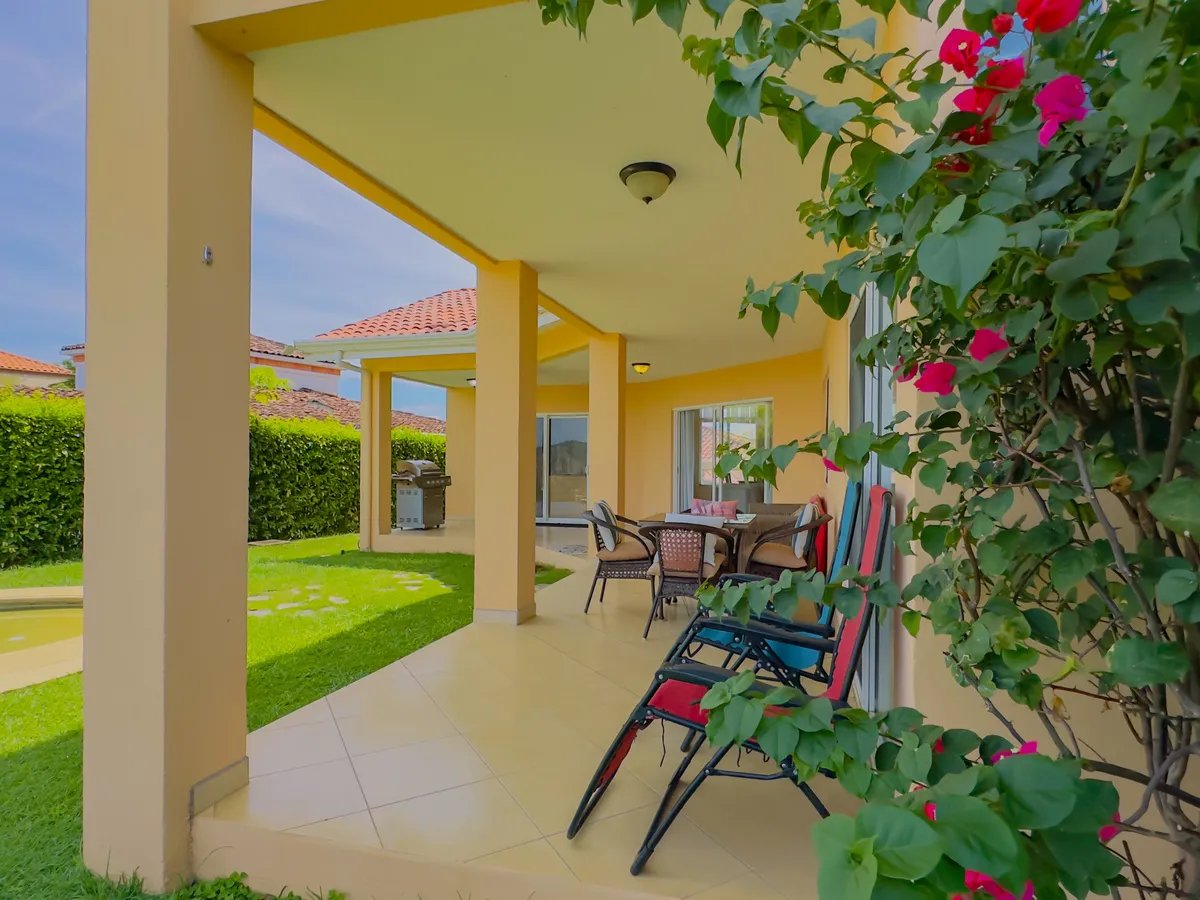 Ocean View Home in Altos del Cacique