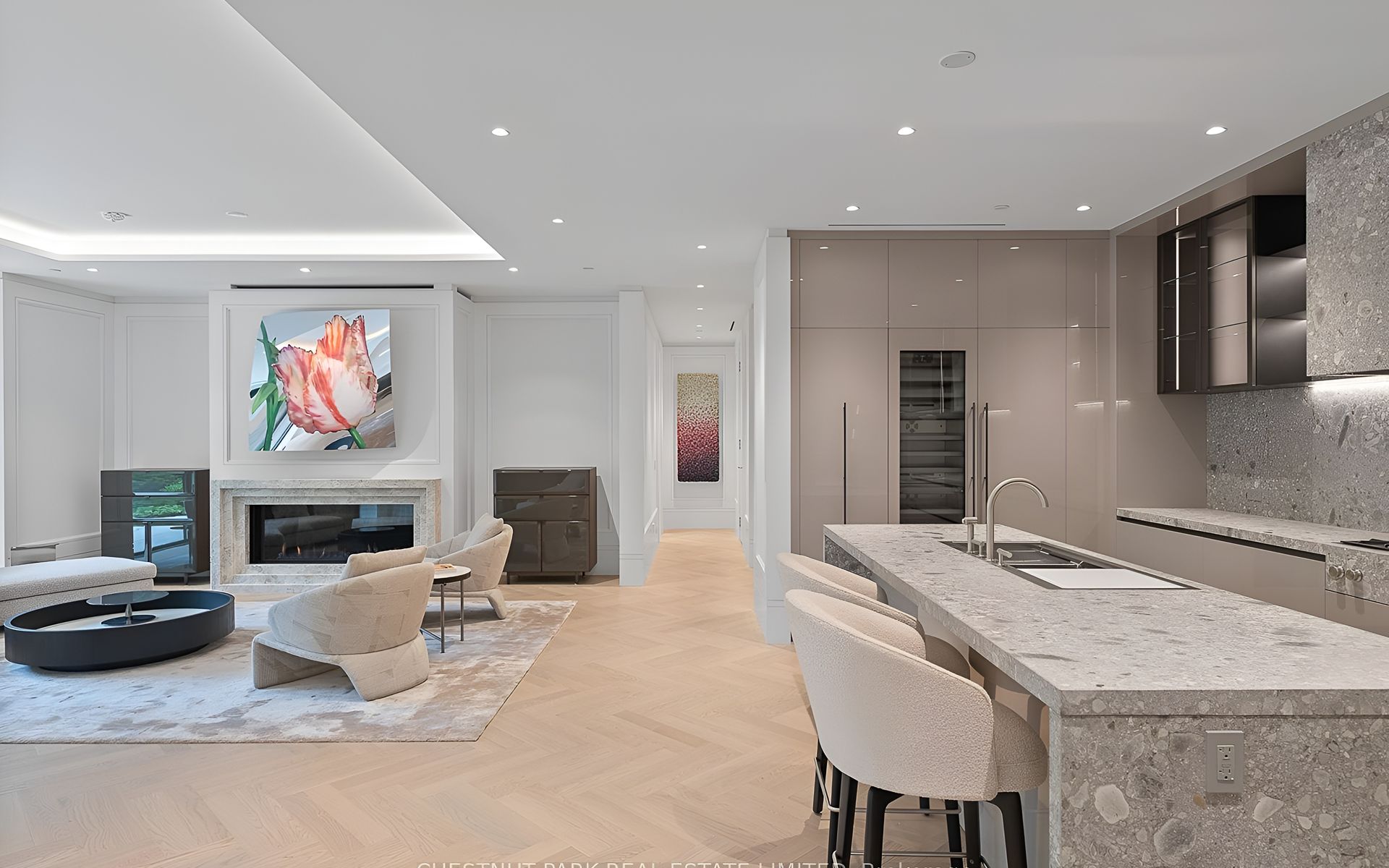 7 Dale Ave, #102