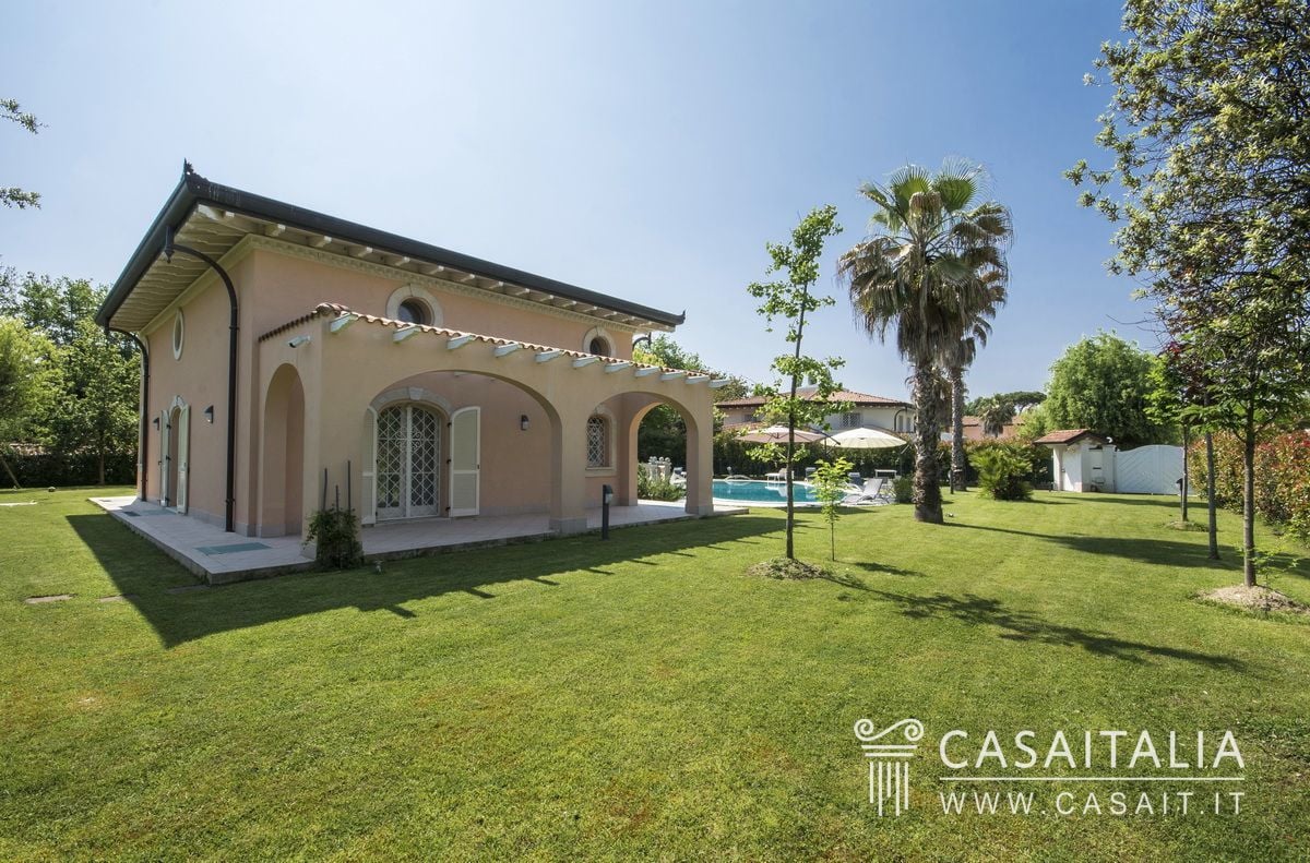 Luxurious Villa in Forte Dei Marmi