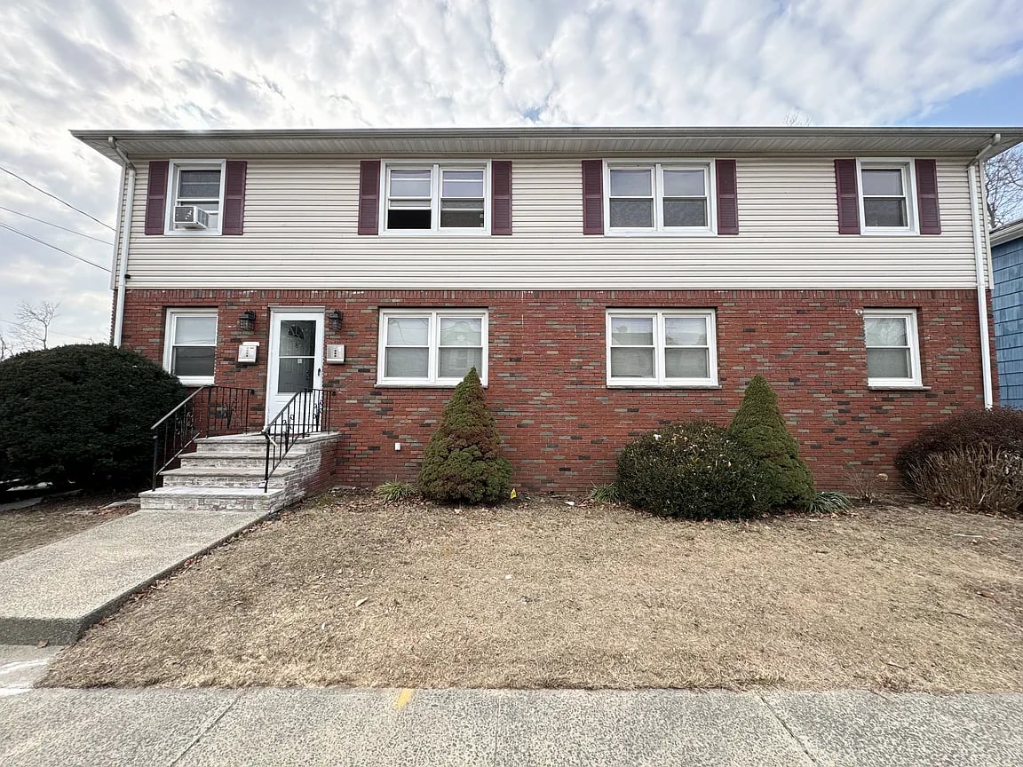 8 Hickory St #2