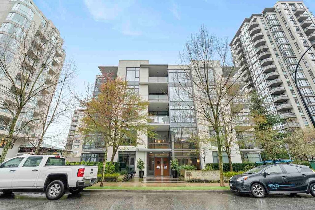 135 W 2nd St, #101