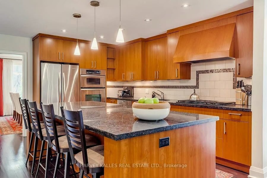 186 Coldstream Ave