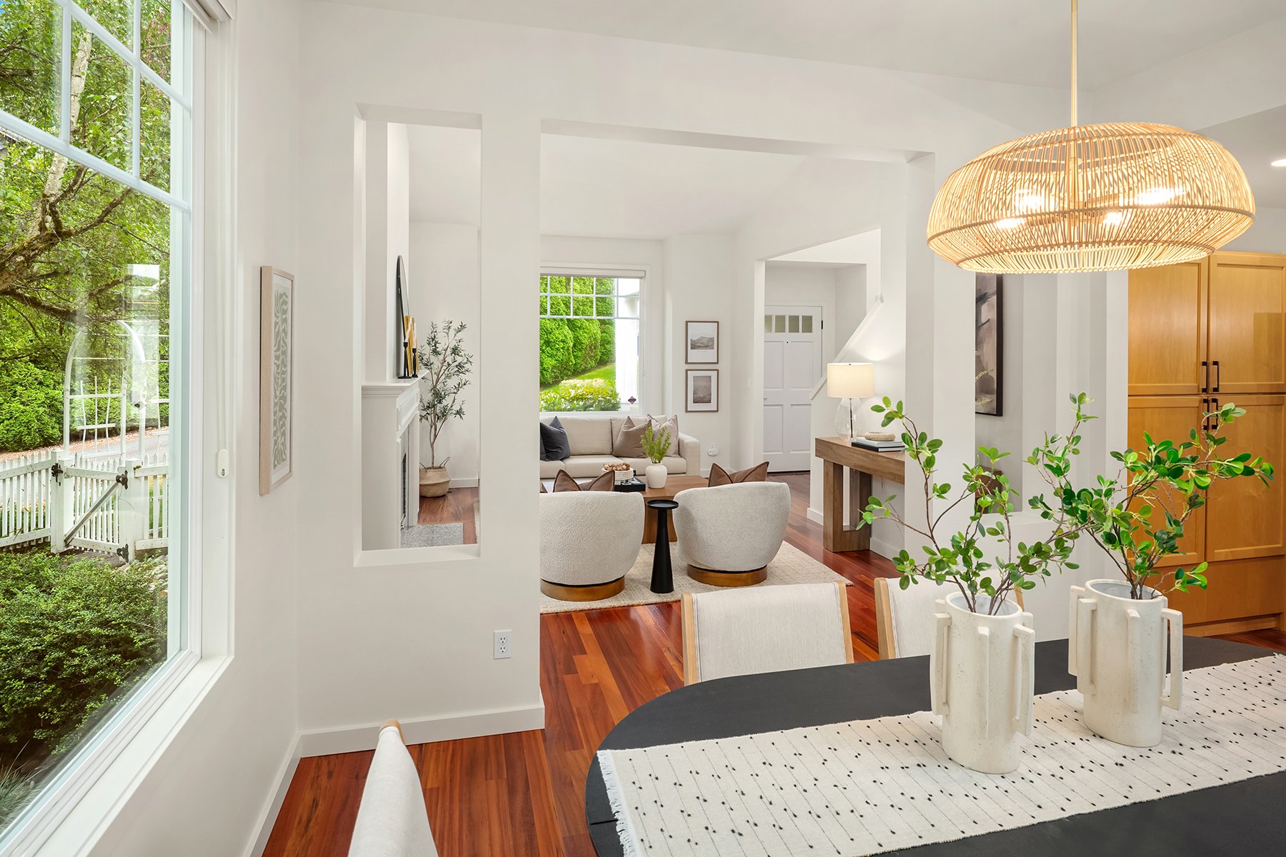 Quiet Elegance in Kirkland: Ideal Location & Natural Beauty