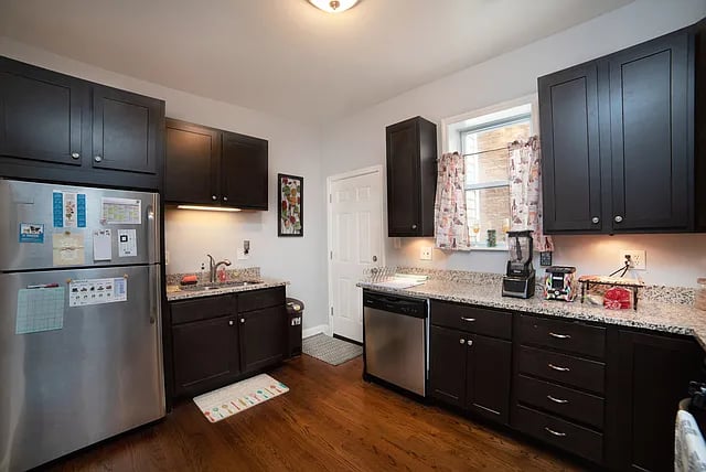 1022 W 31st Pl