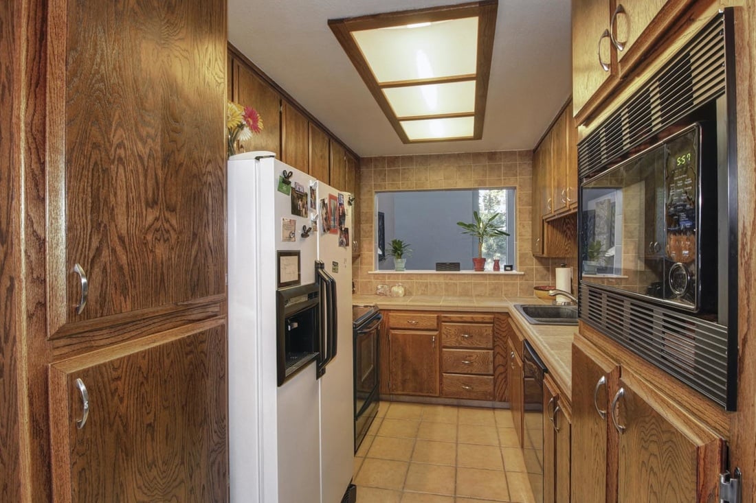 Gorgeous Condo in Popular Exeter Square!