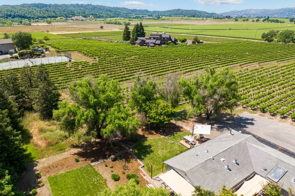 725 Lytton Station