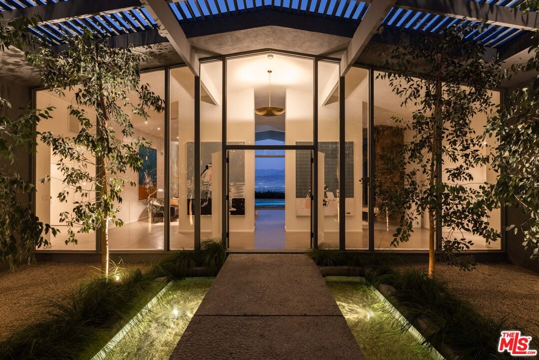 Crownfall Reserve, Edwin Dr, 90046