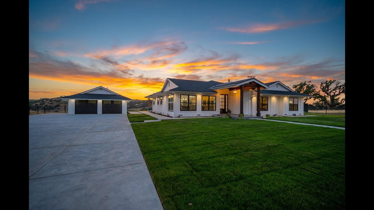 Paso Robles Ranch with 2 Extraordinary Homes + Detached Guest Quarters..