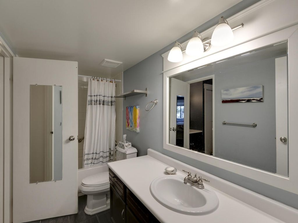 1515 Chesterfield Ave, #205
