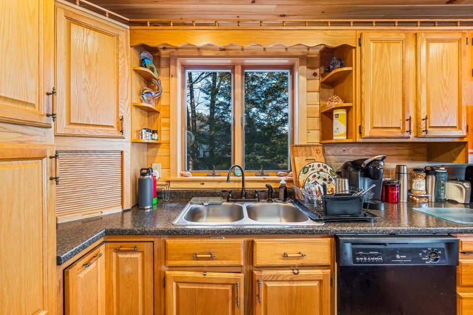 36 Worcester Way Lincoln, ME 04457