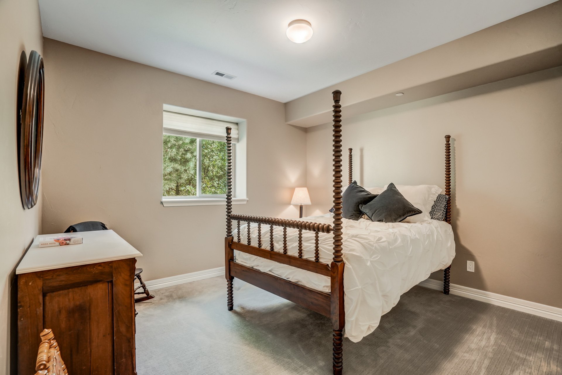 429 Stone Cottage Grove