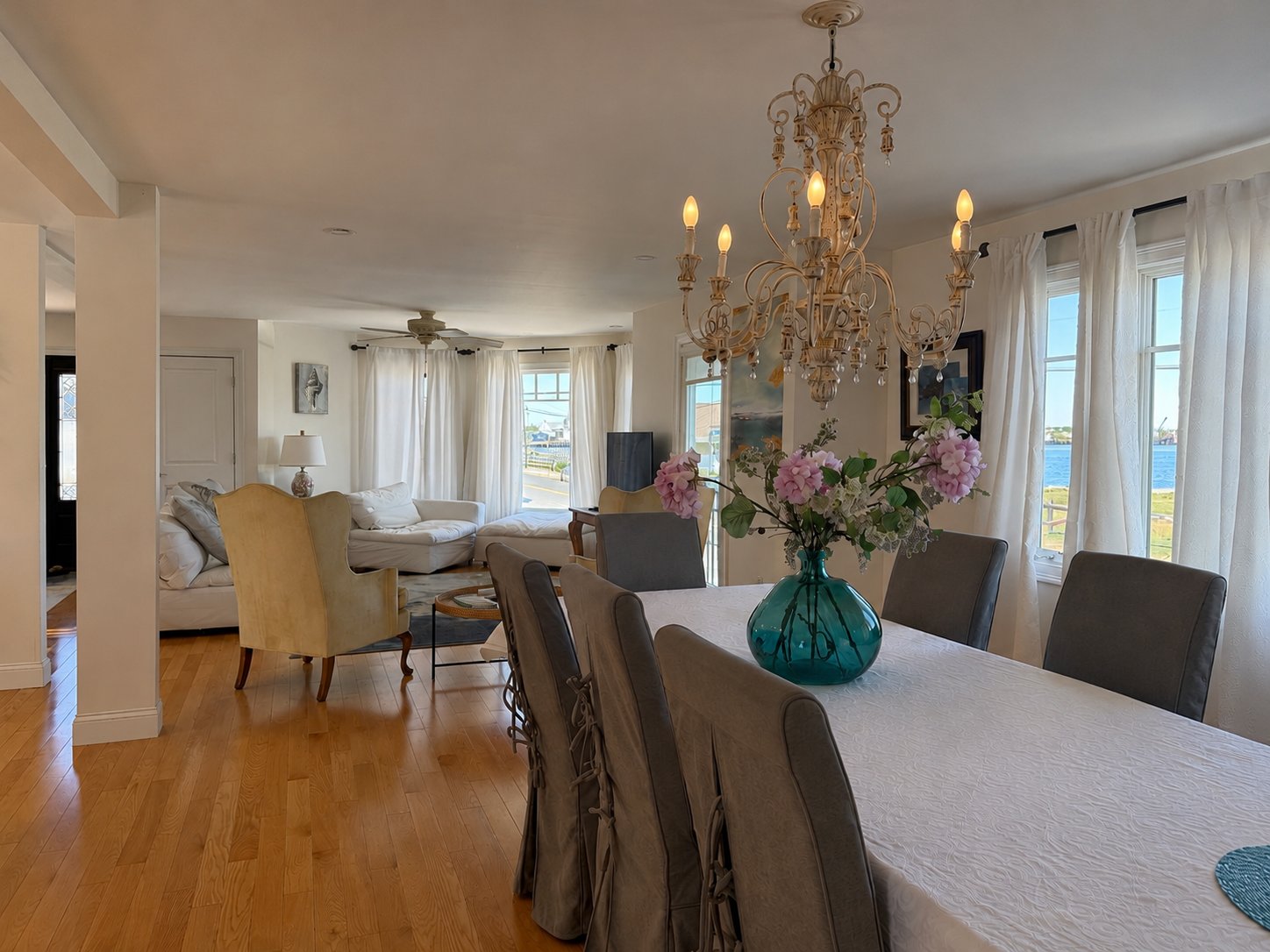 Beautiful Seashore Home with Amazing Views 