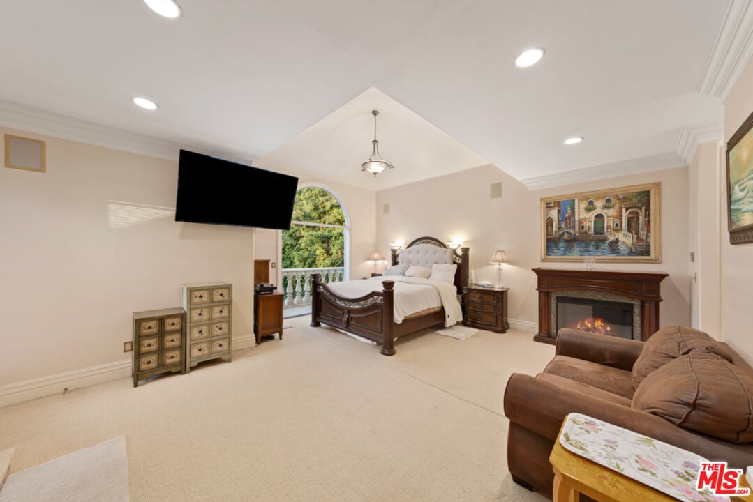 338 Entrada Dr