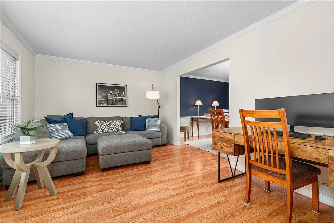 214 Elmhurst Cir