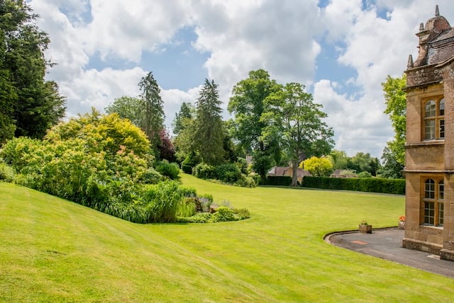 Thorne House – A Stately English Retreat