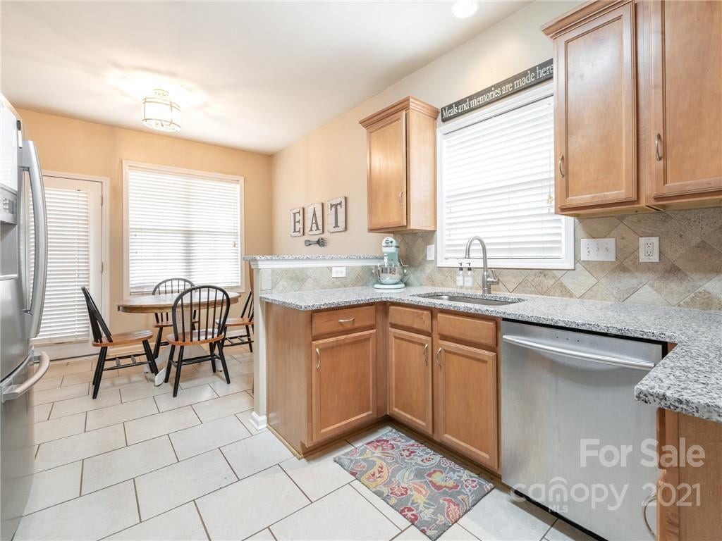 273 Notable Ln