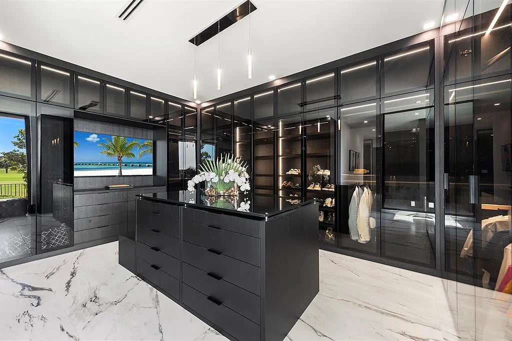 4041 Country Club Ln