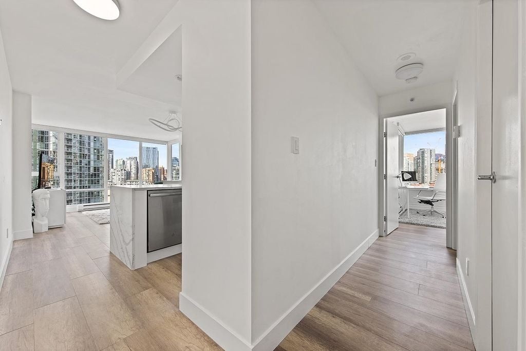 1067 Marinaside Crescent, #1906