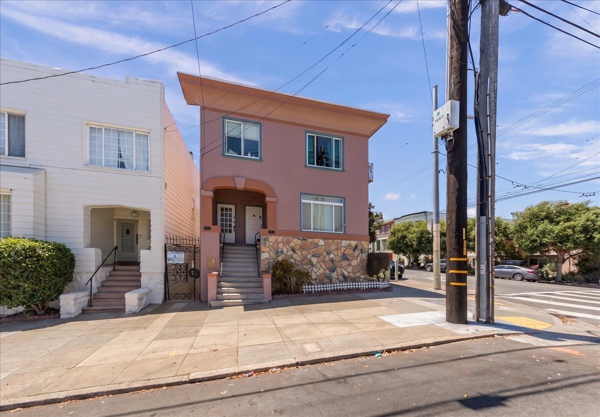 701 27TH AVE