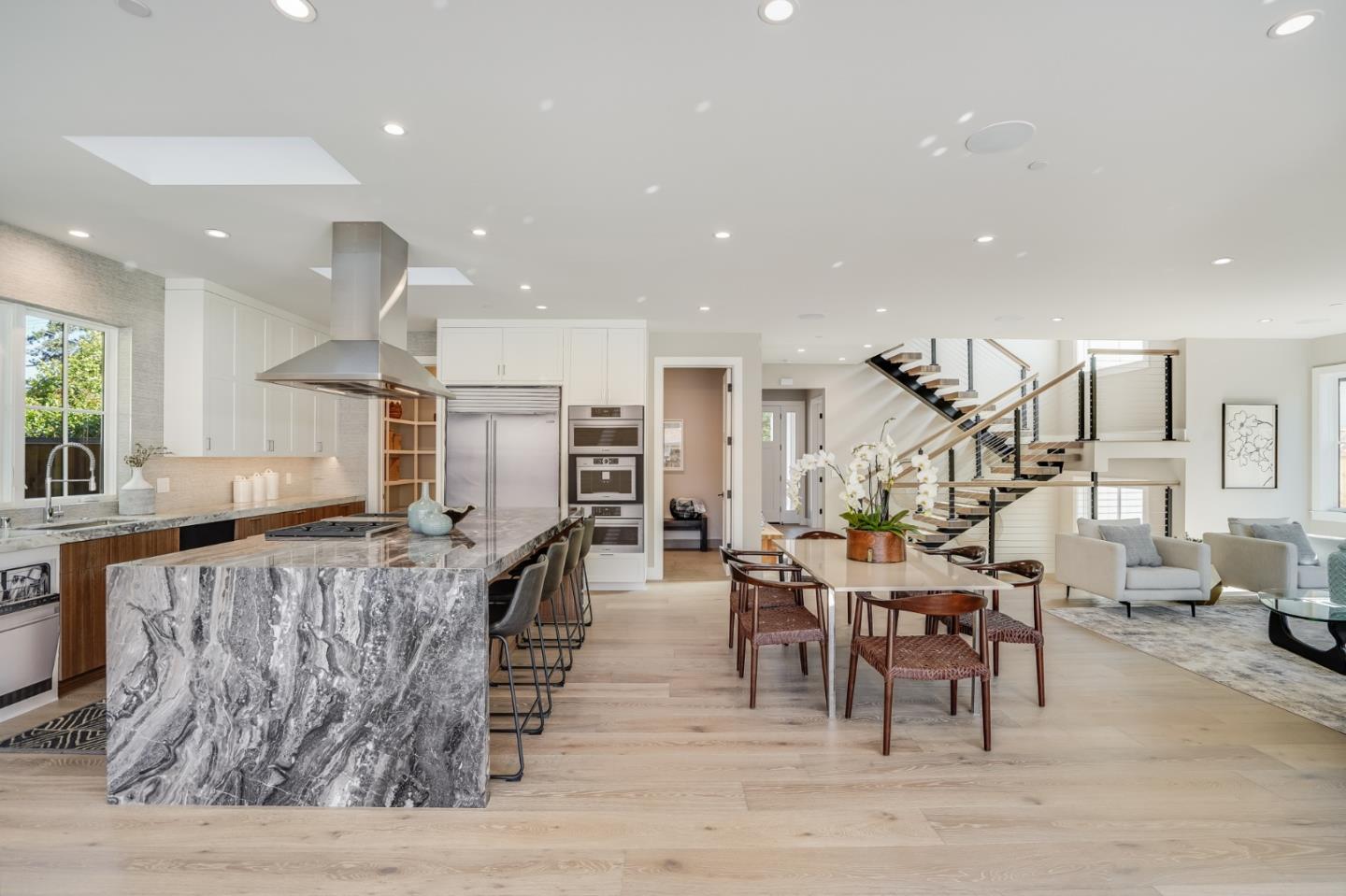 77 Lyell St