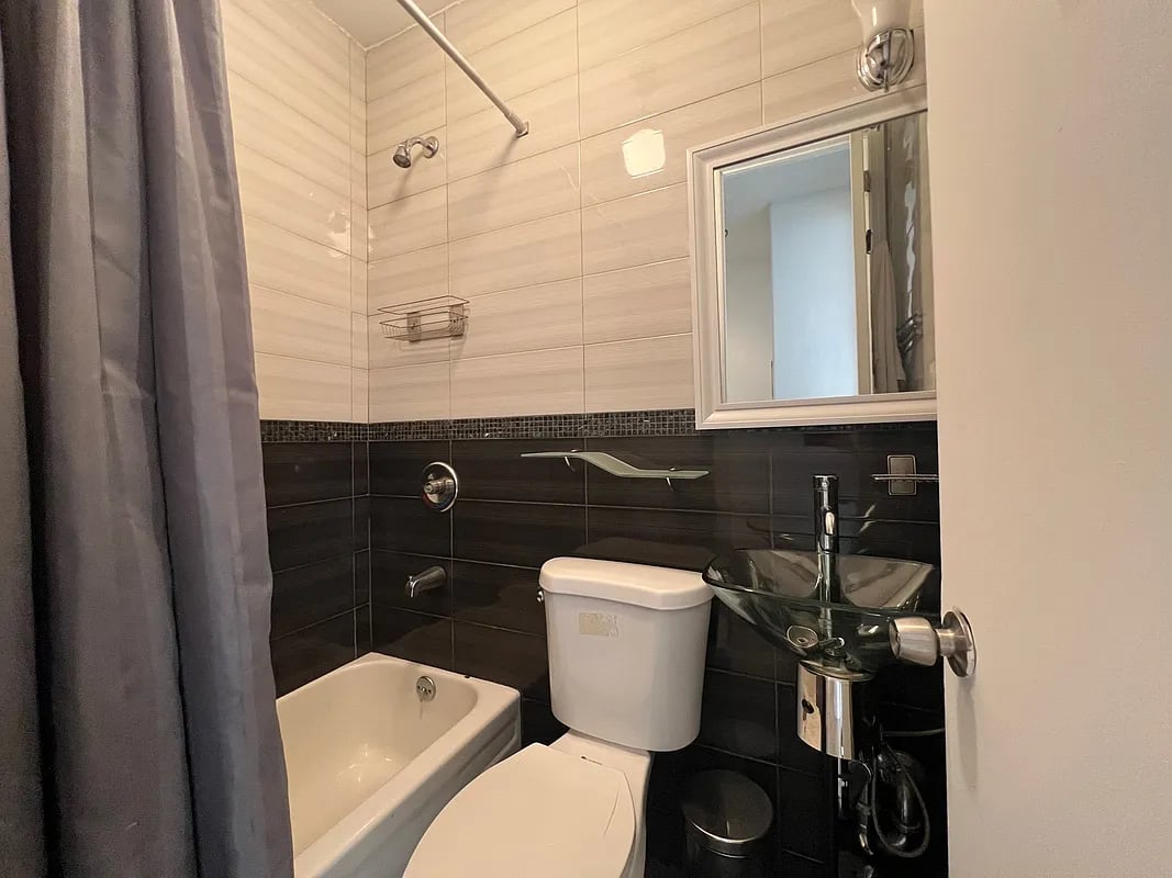 438 Wilson Ave 3L