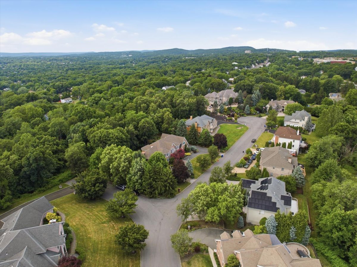 4 Centennial Ct, Totowa, NJ