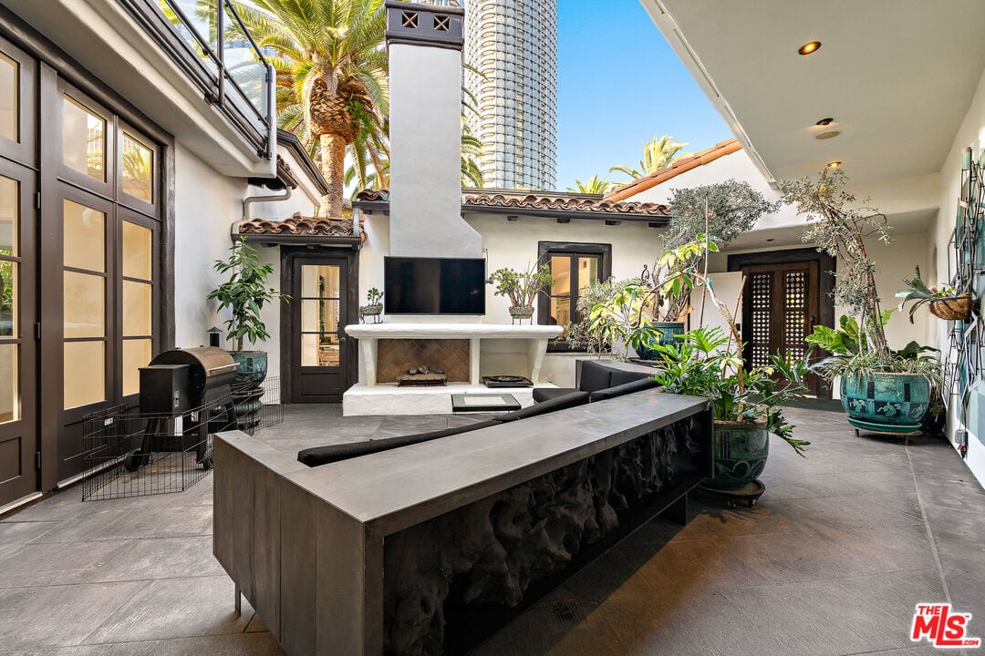 Century Woods Dr, 90067