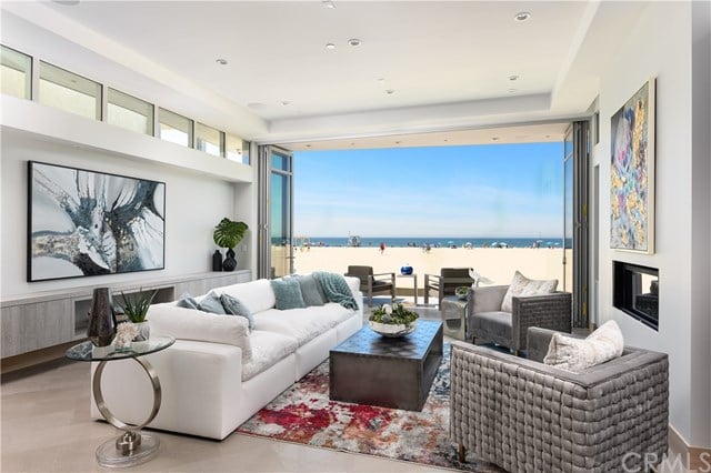 212 The Strand