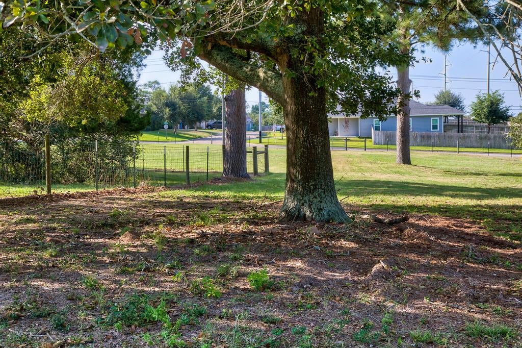 210 W Chatham St Bellville, Tx 77418