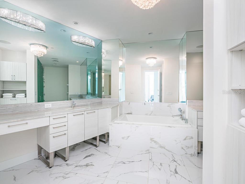Vue Sarasota Bay Unit 1806