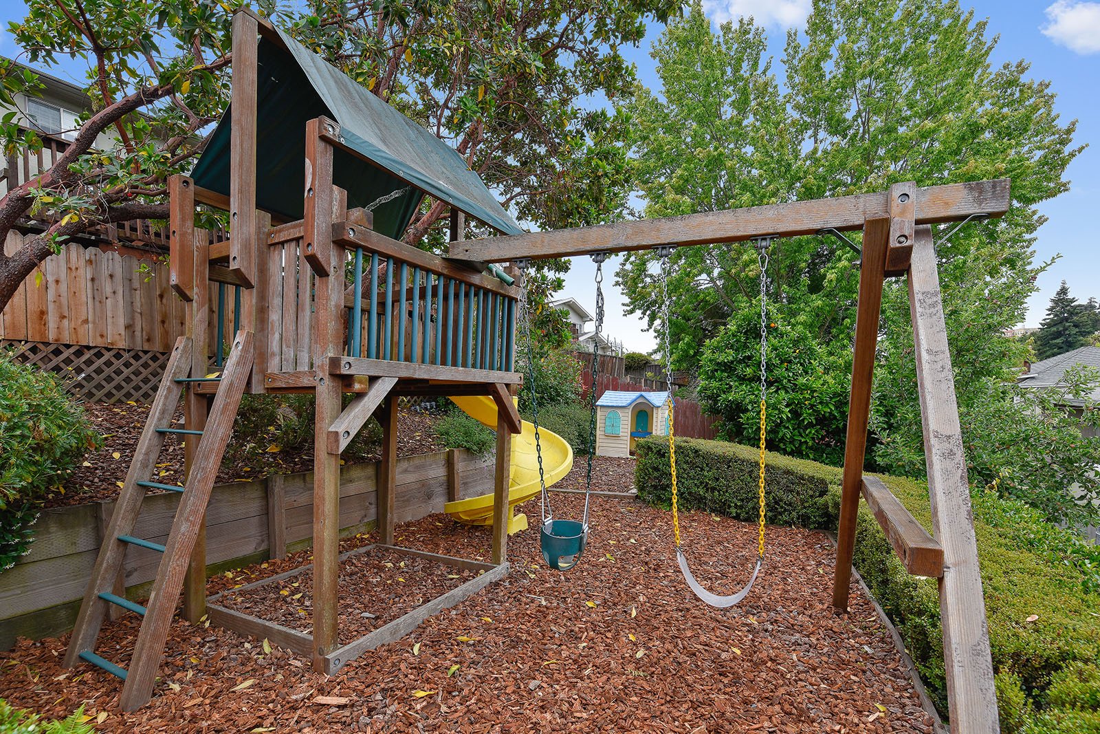 4026 Lakeshore Ave.