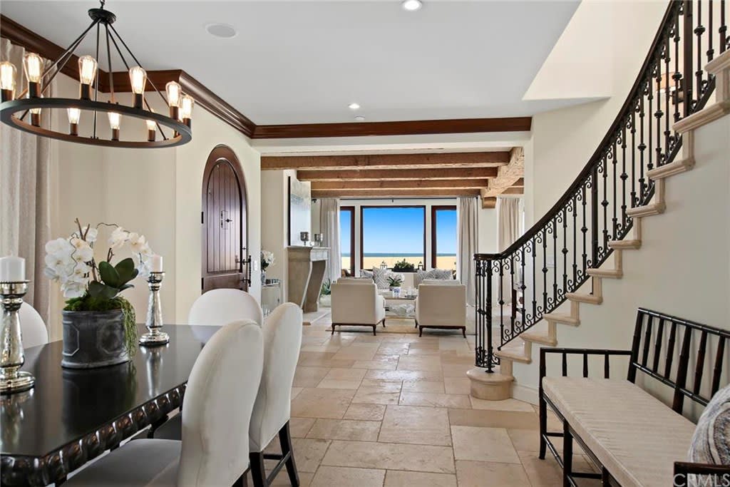 2156 E Oceanfront