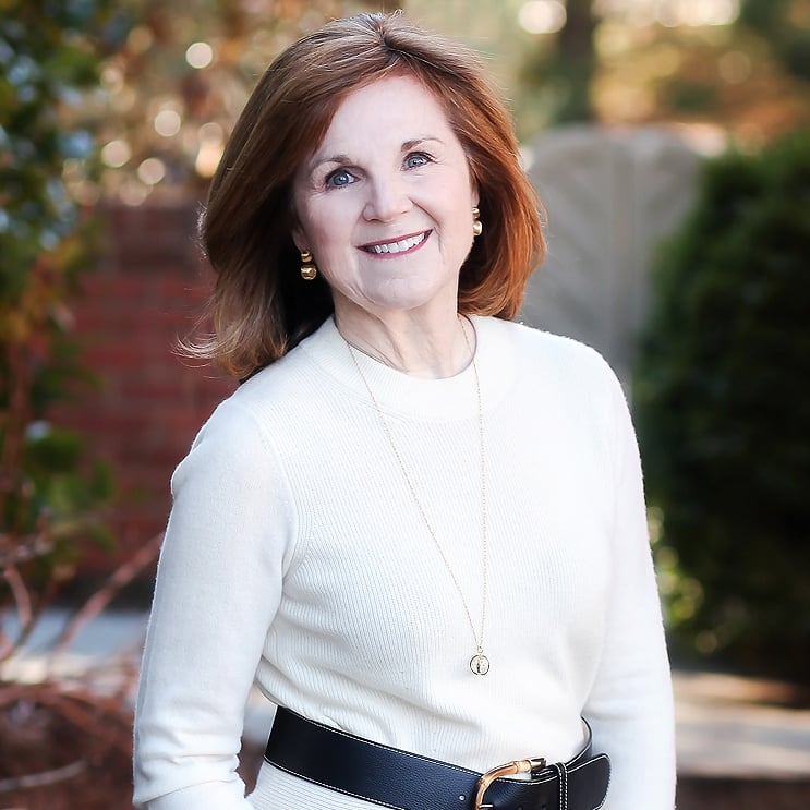 Kathy Hall, VA Real Estate Agent Headshot