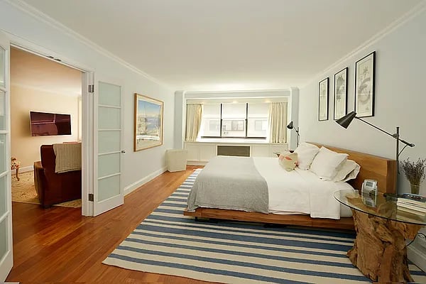 16 W 16th St