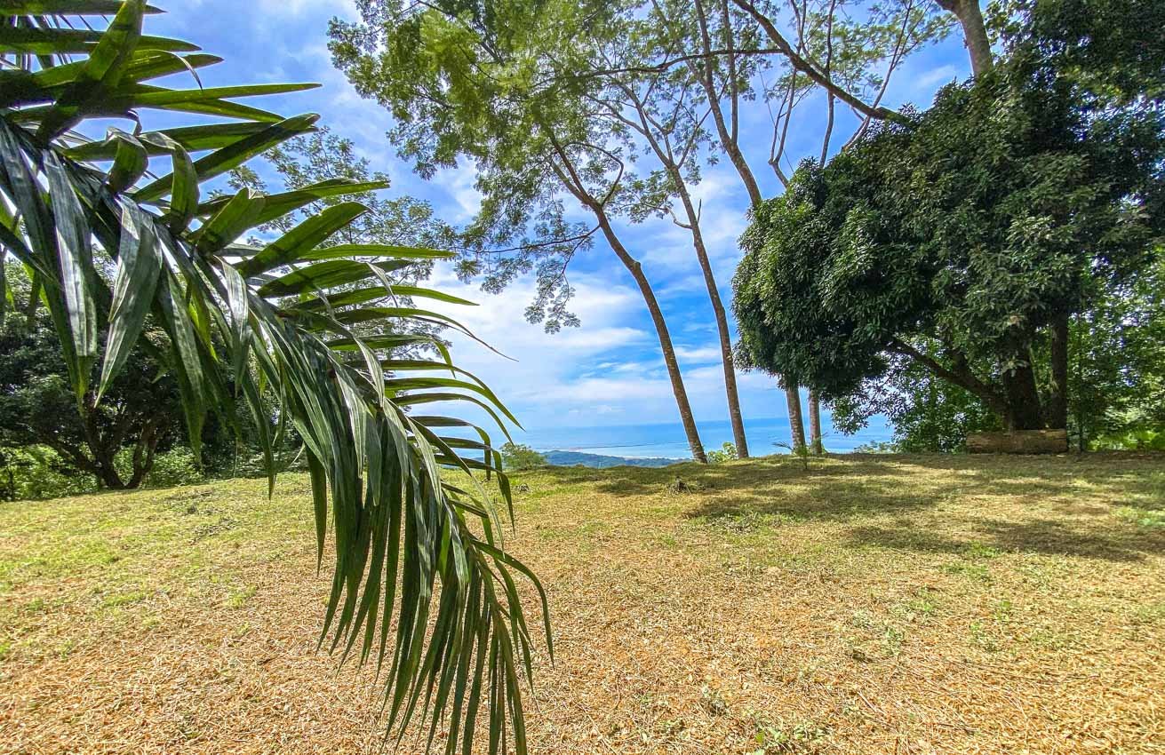 Large Uvita Lot With Whale’s Tail Ocean Views, Sunsets & Legal Water – Ready to Build!