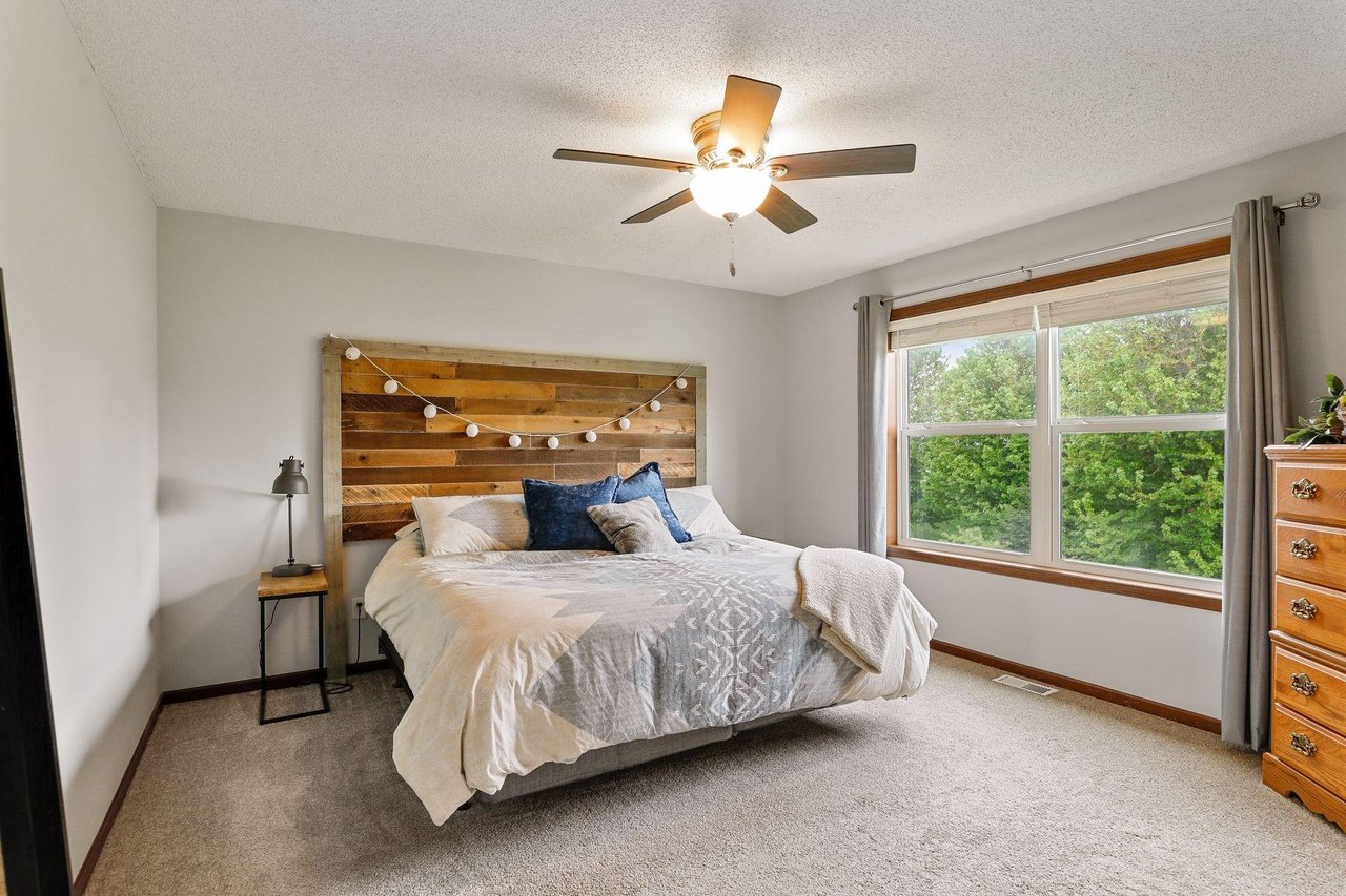 14 Coach Light Dr