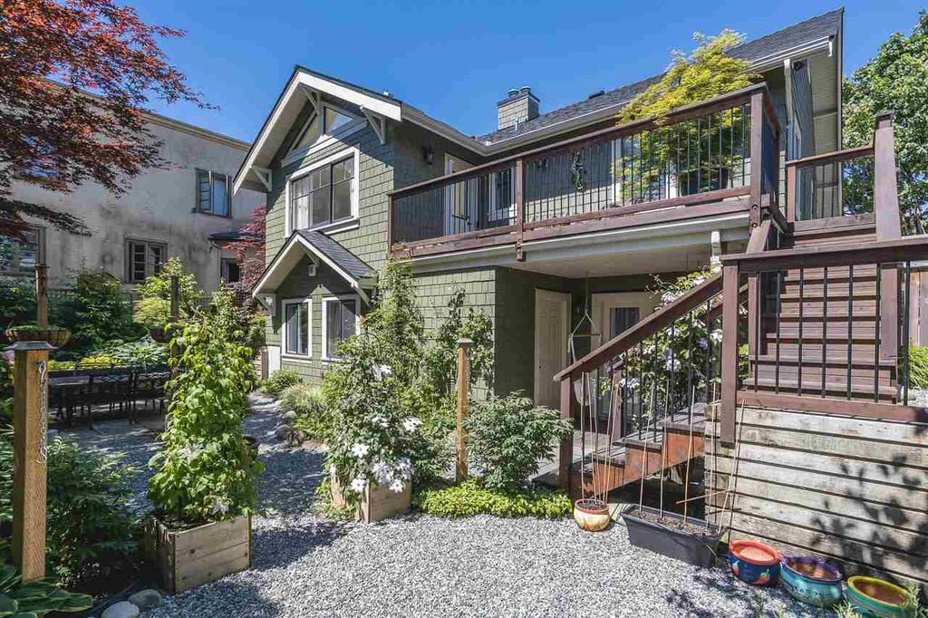 228 Gifford Pl