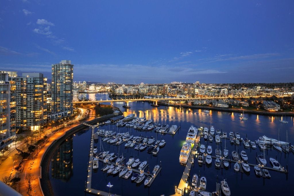 1201 Marinaside Cres, #2505