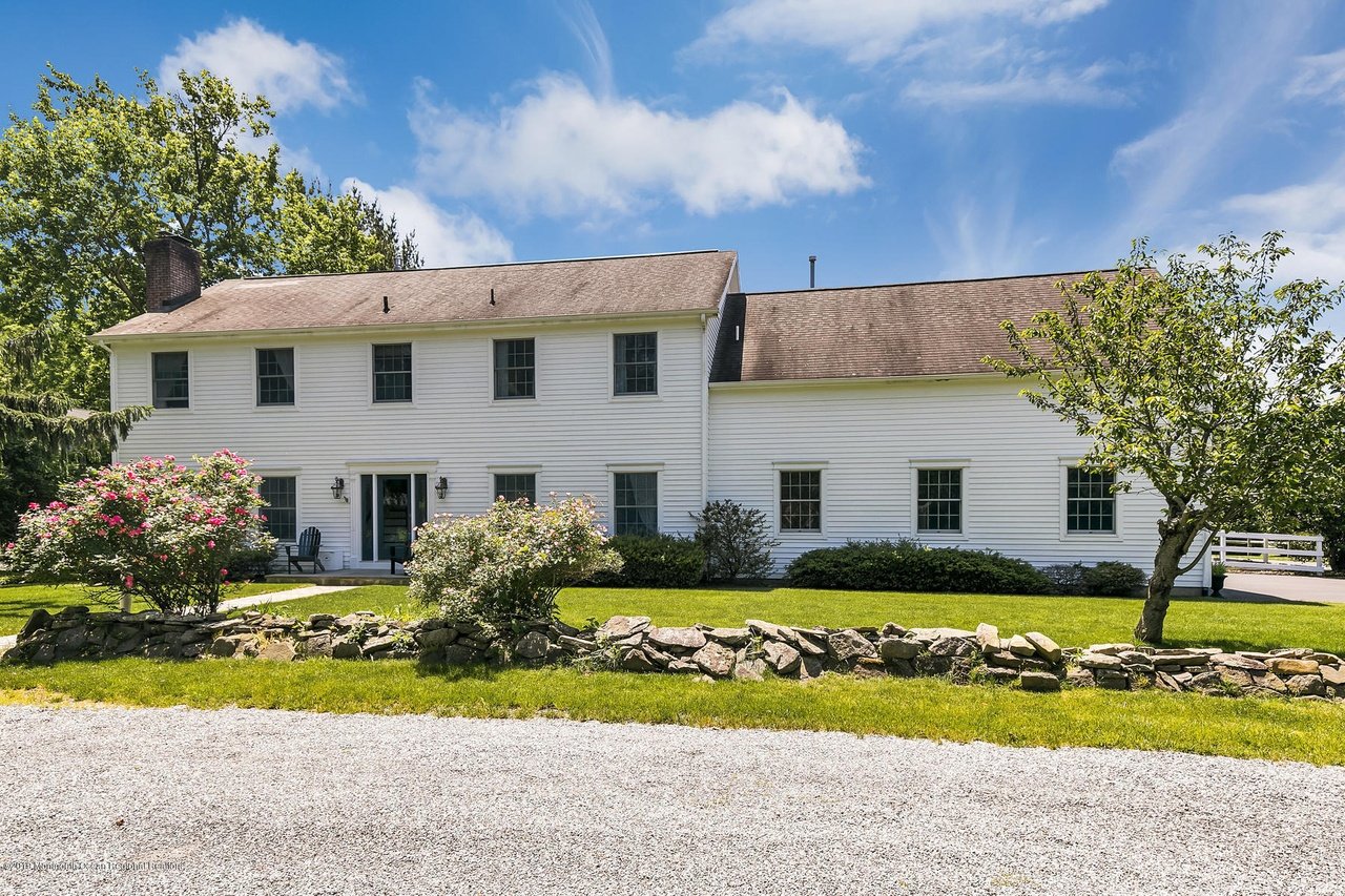 48 Browns Ln