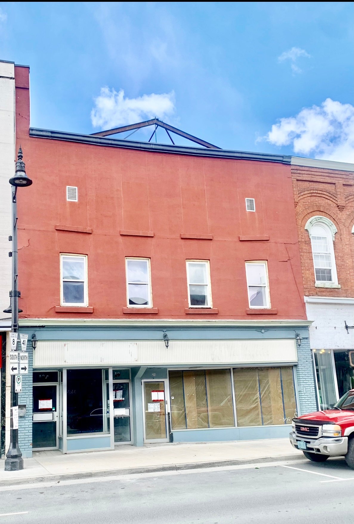 19-21 Dundas St E