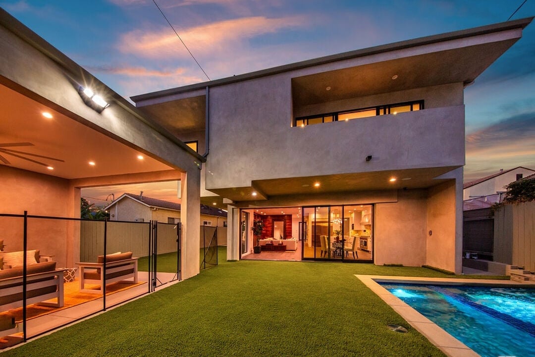 S Sherbourne Dr, 90035