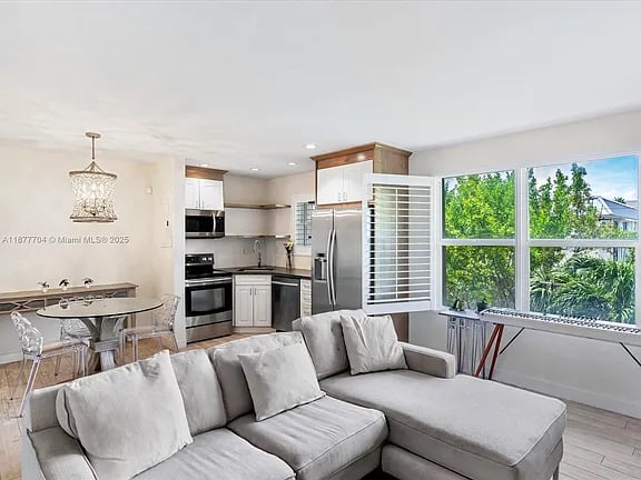 Turnkey Furnished Condo in Key Biscayne