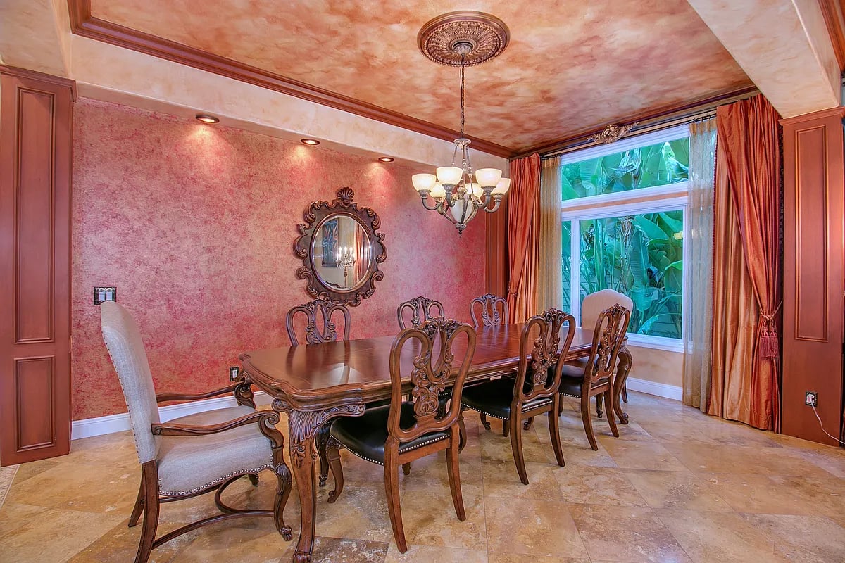 10669 Amberglades Ln