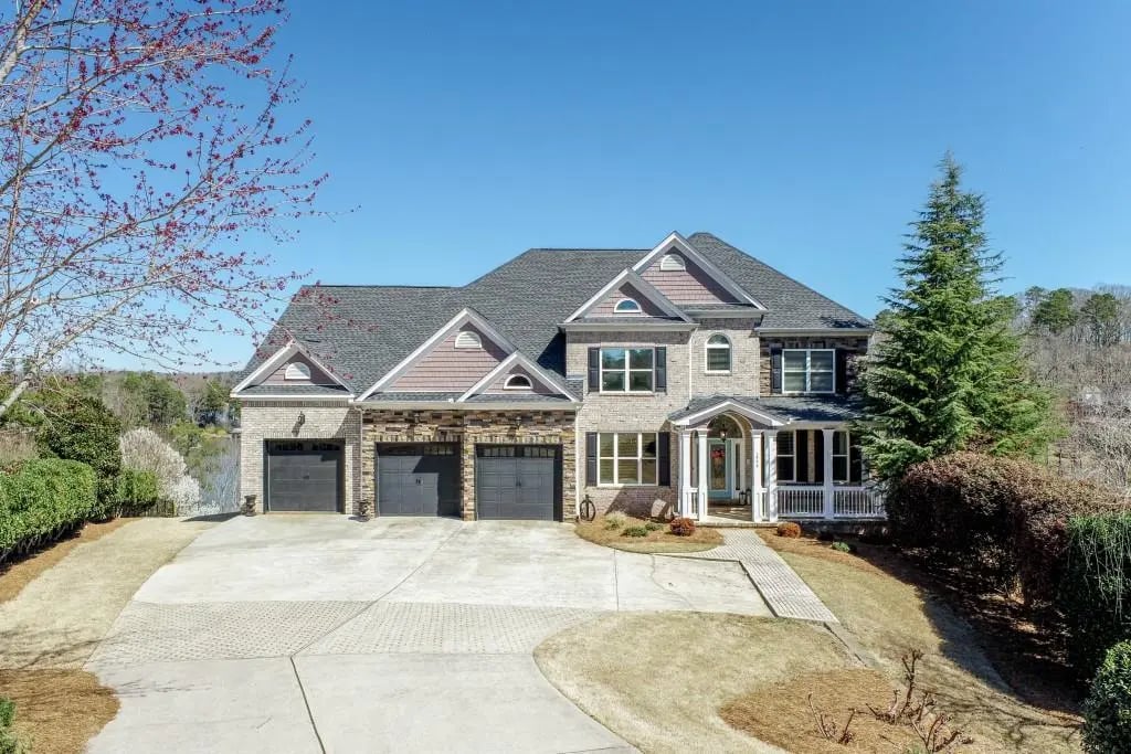 1976 River View Dr