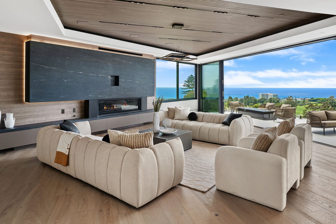 6627 Muirlands Dr, La Jolla, CA 92037