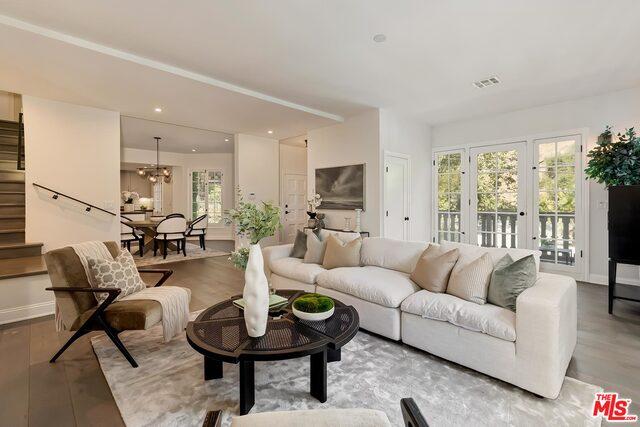 5860 Carolus Dr