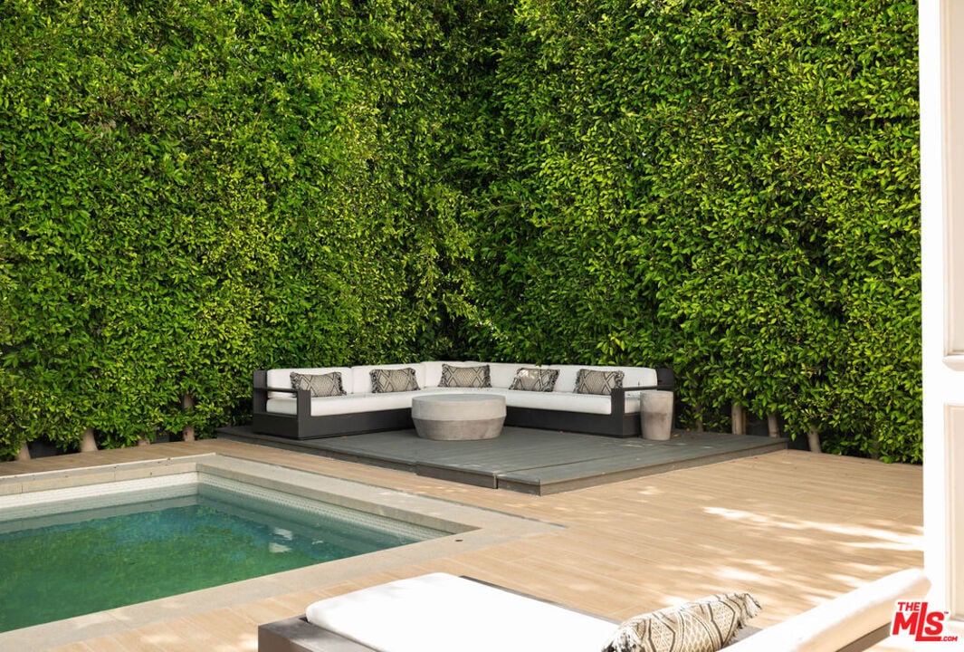 Highcliff Vista, N Stanley Ave, 90036