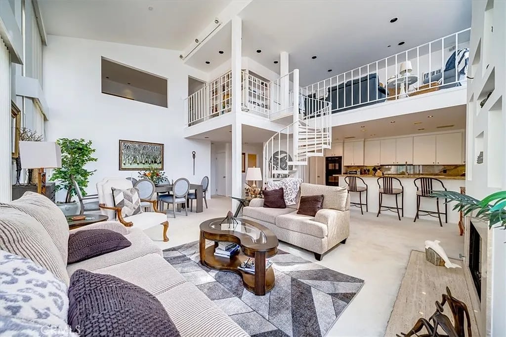 555 Esplanade Apt 518