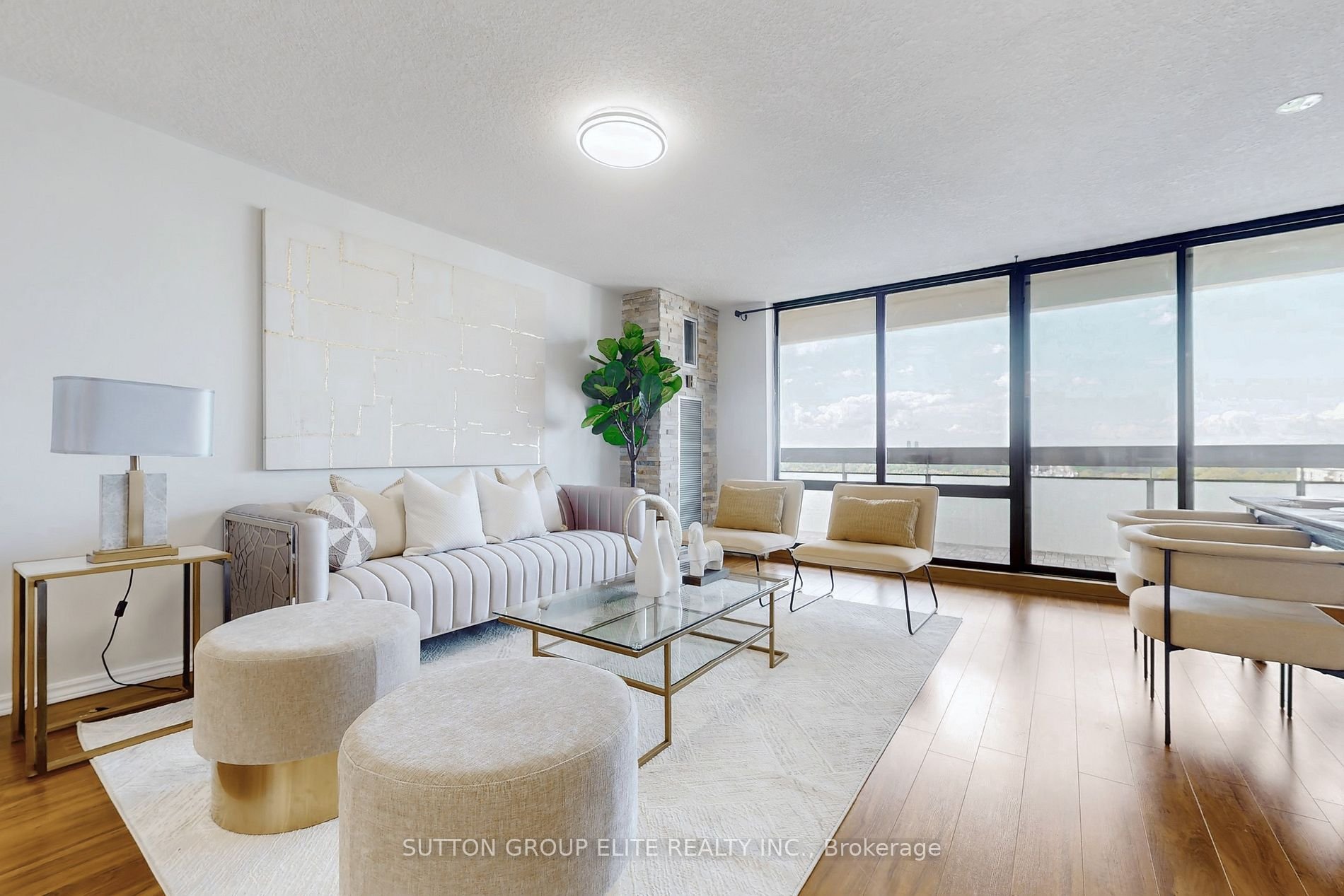 EXQUISITE PH IN NORTH YORK 