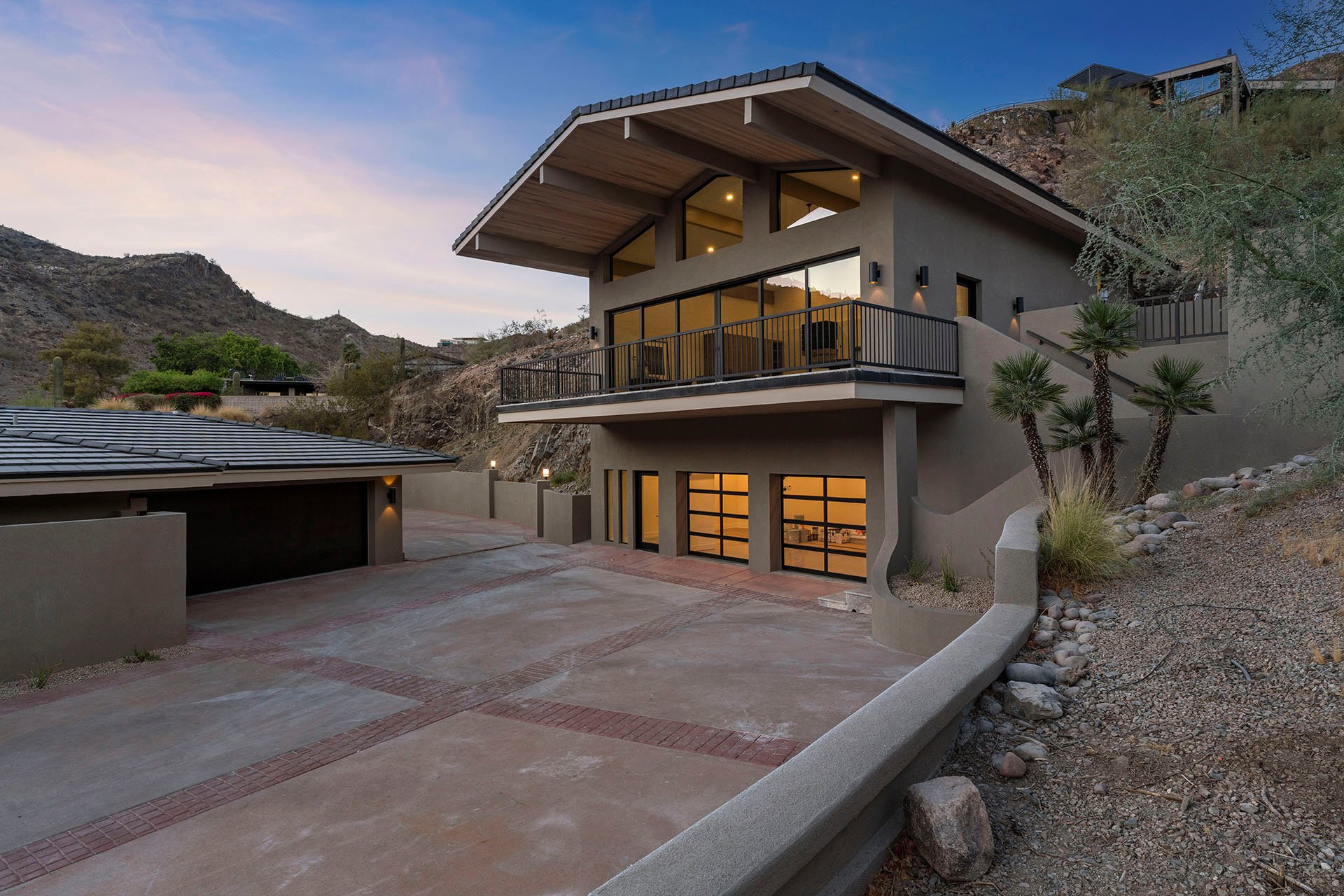 3500 E LINCOLN Drive 26